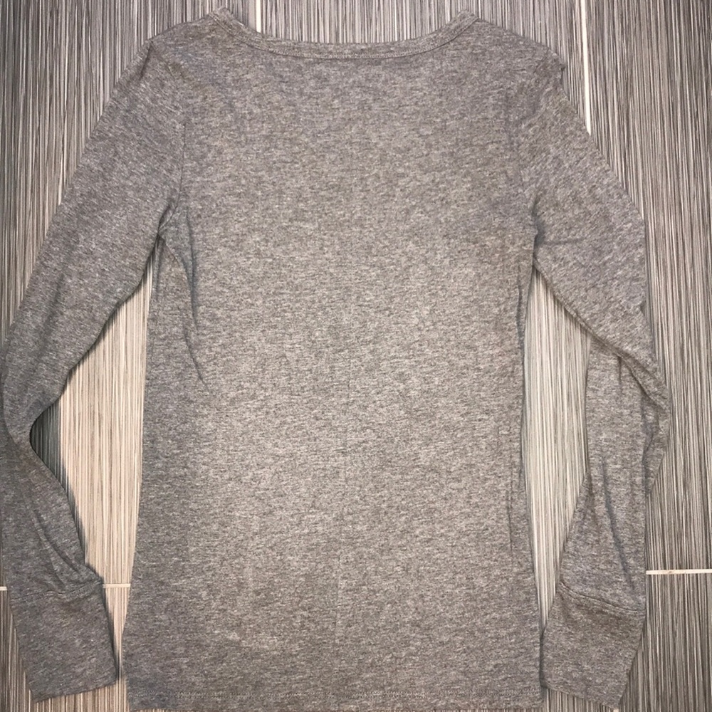 GAP feather tshirt - Picture 2 of 3